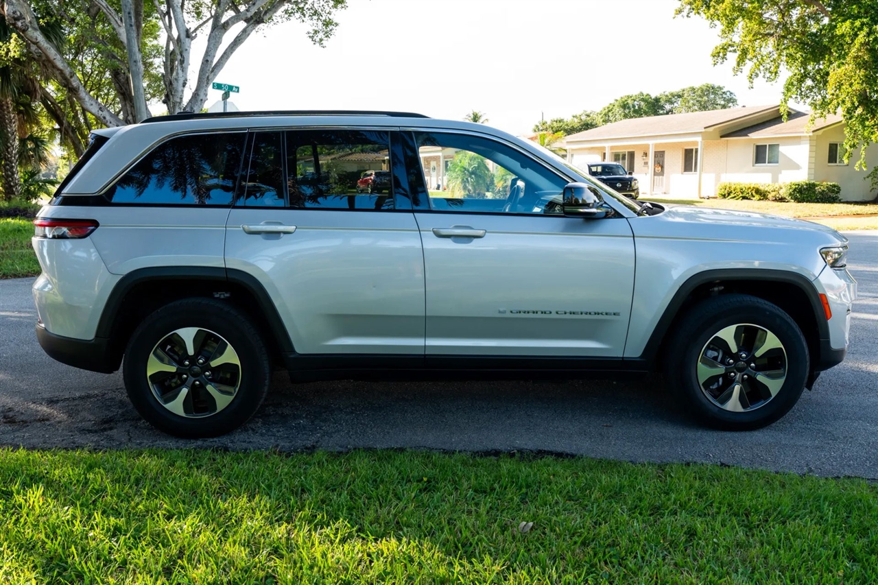 Jeep Grand Cherokee 4xe  2023 Jeep Grand Cherokee 4xe  2023