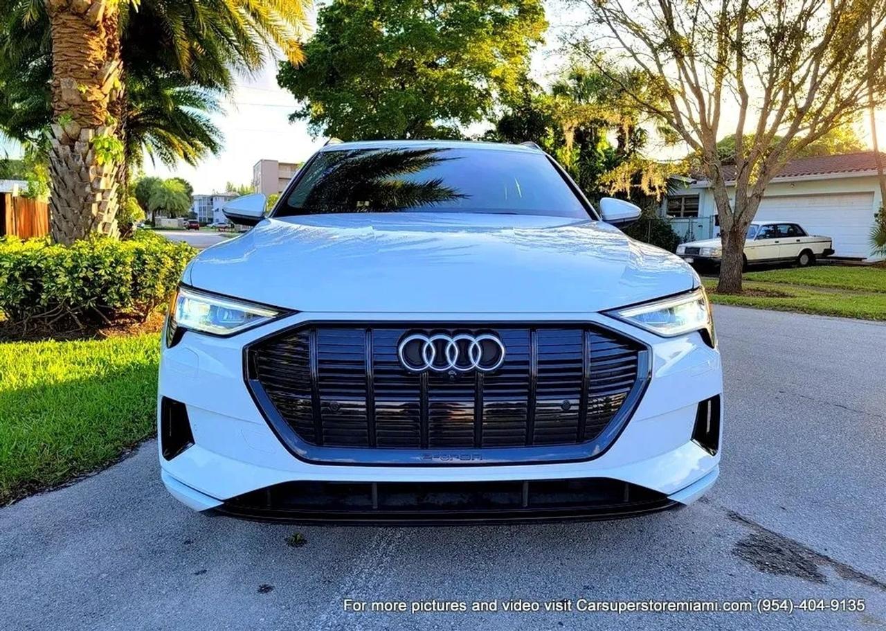 Audi E-Tron  2021