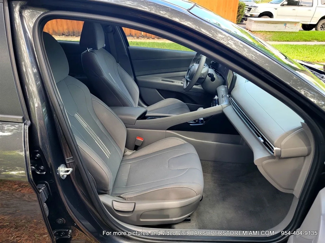 Hyundai Elantra  2023