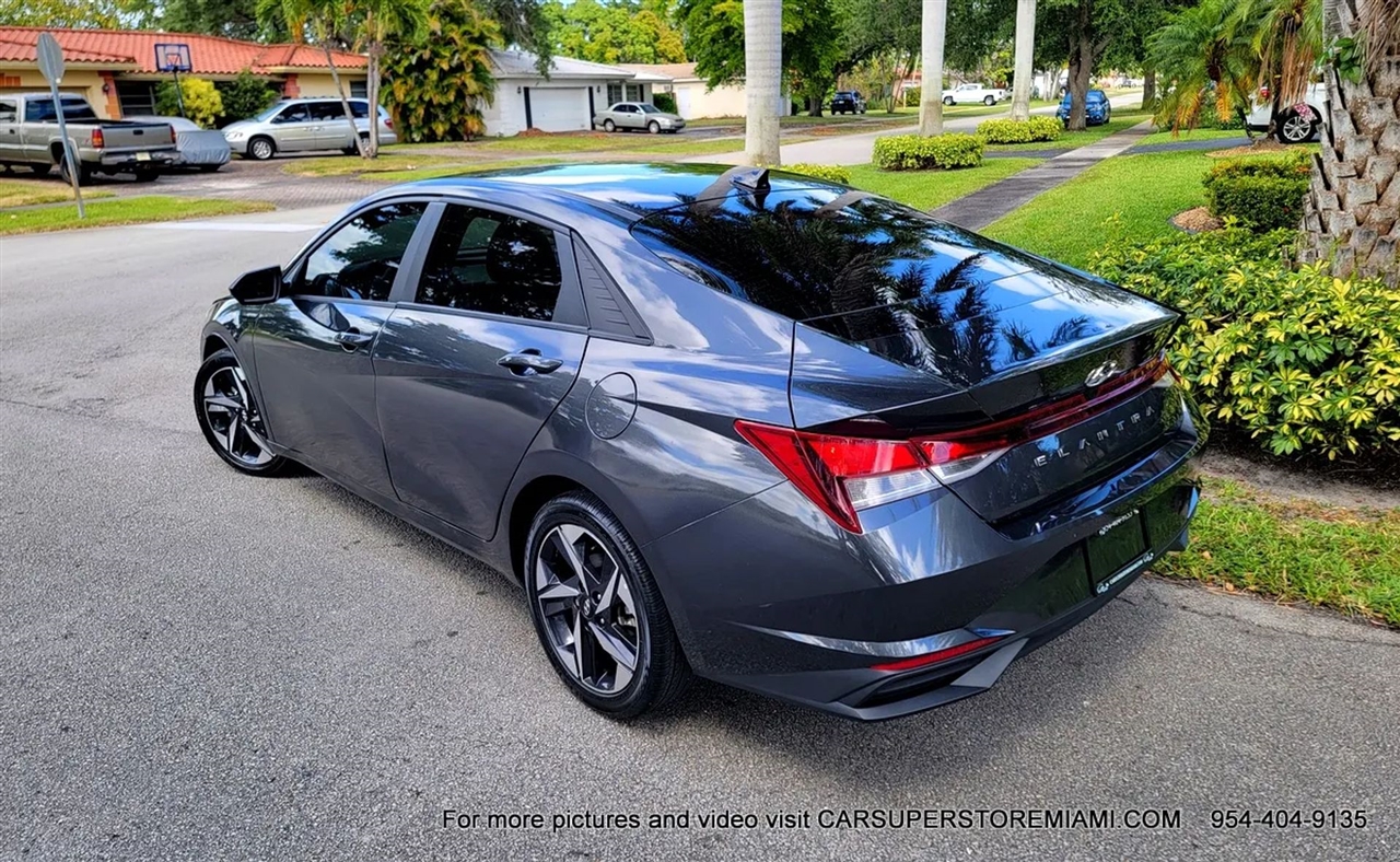 Hyundai Elantra  2023