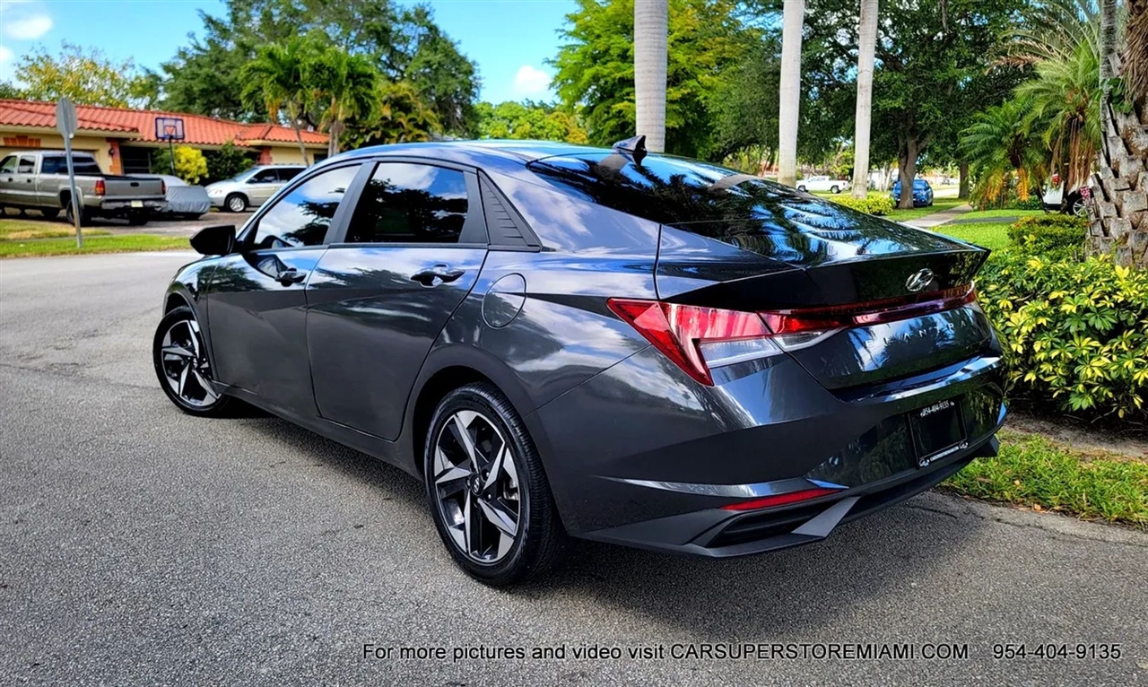 Hyundai Elantra  2023