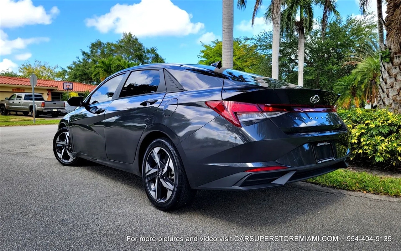 Hyundai Elantra  2023