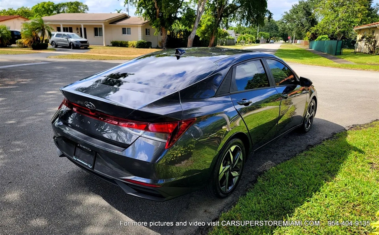 Hyundai Elantra  2023