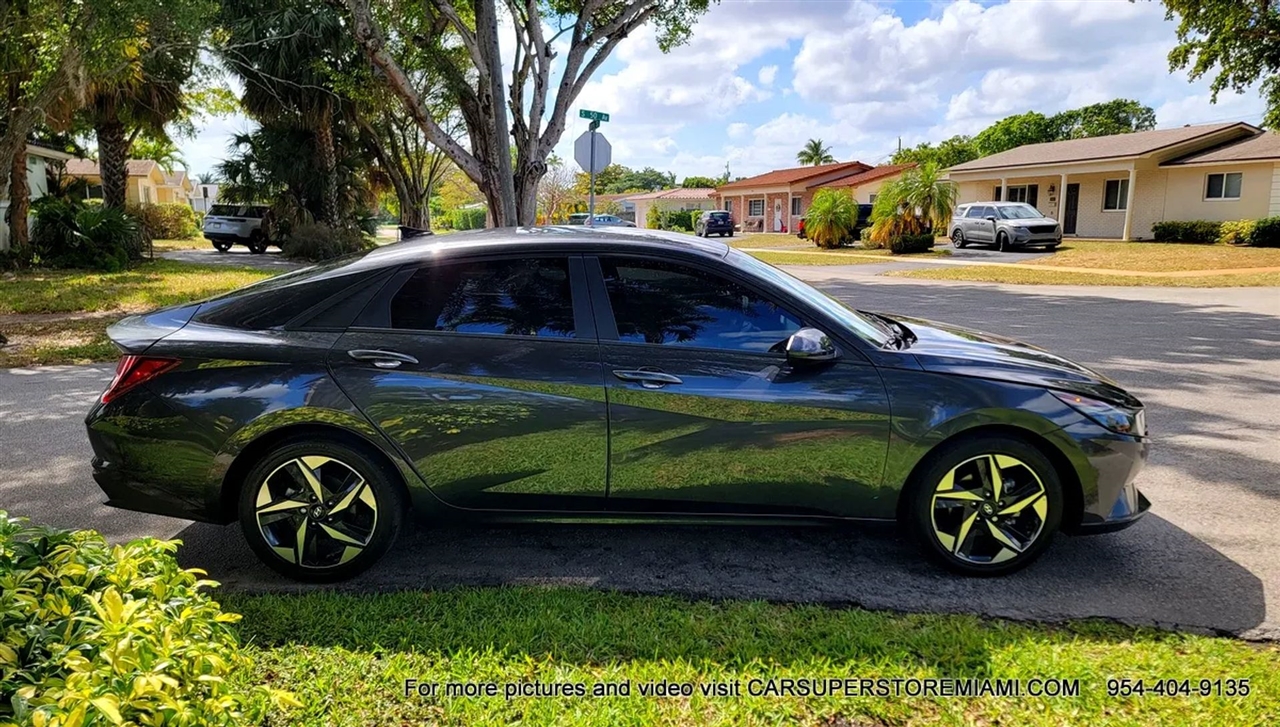 Hyundai Elantra  2023