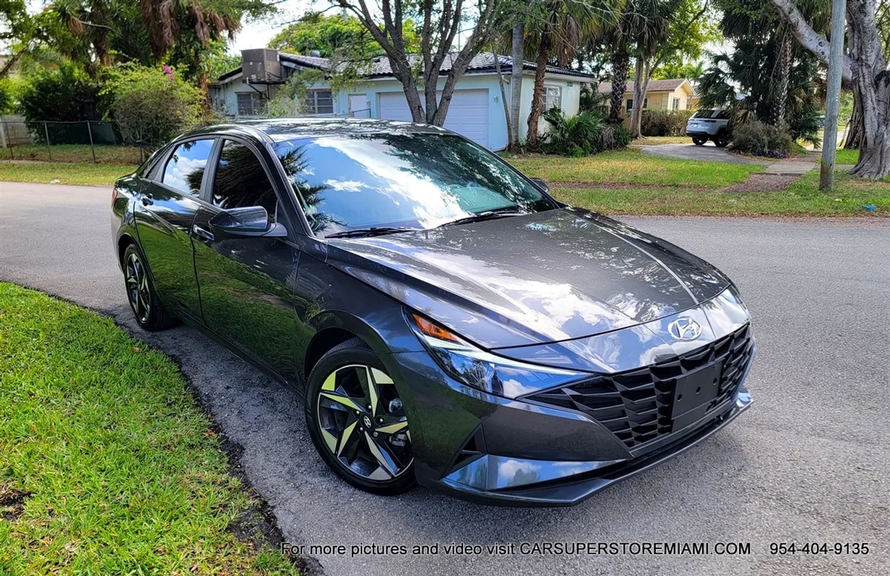 Hyundai Elantra  2023