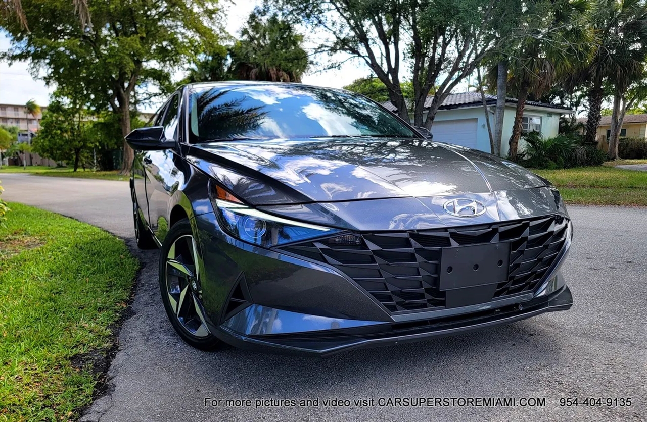 Hyundai Elantra  2023