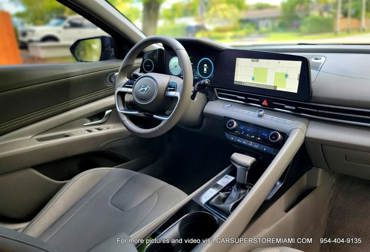 Hyundai Elantra  2023