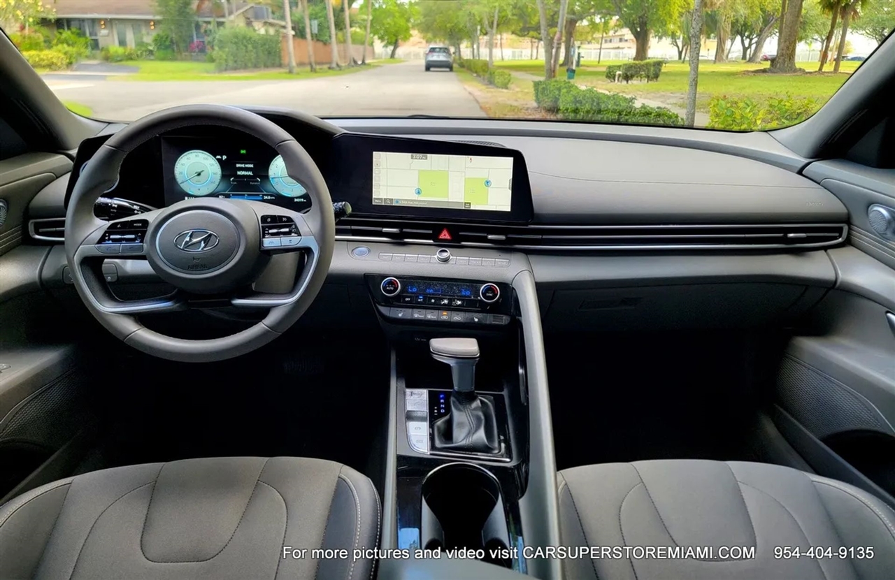 Hyundai Elantra  2023