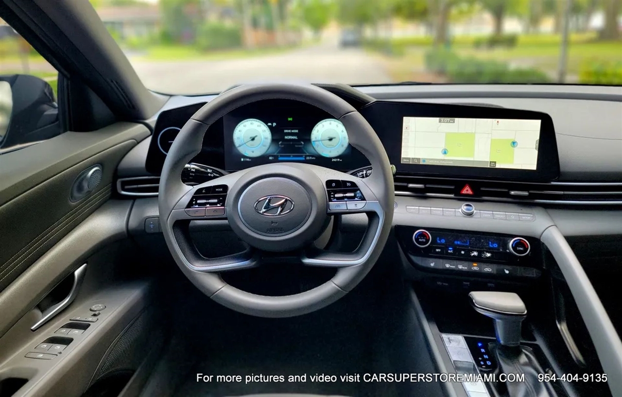 Hyundai Elantra  2023