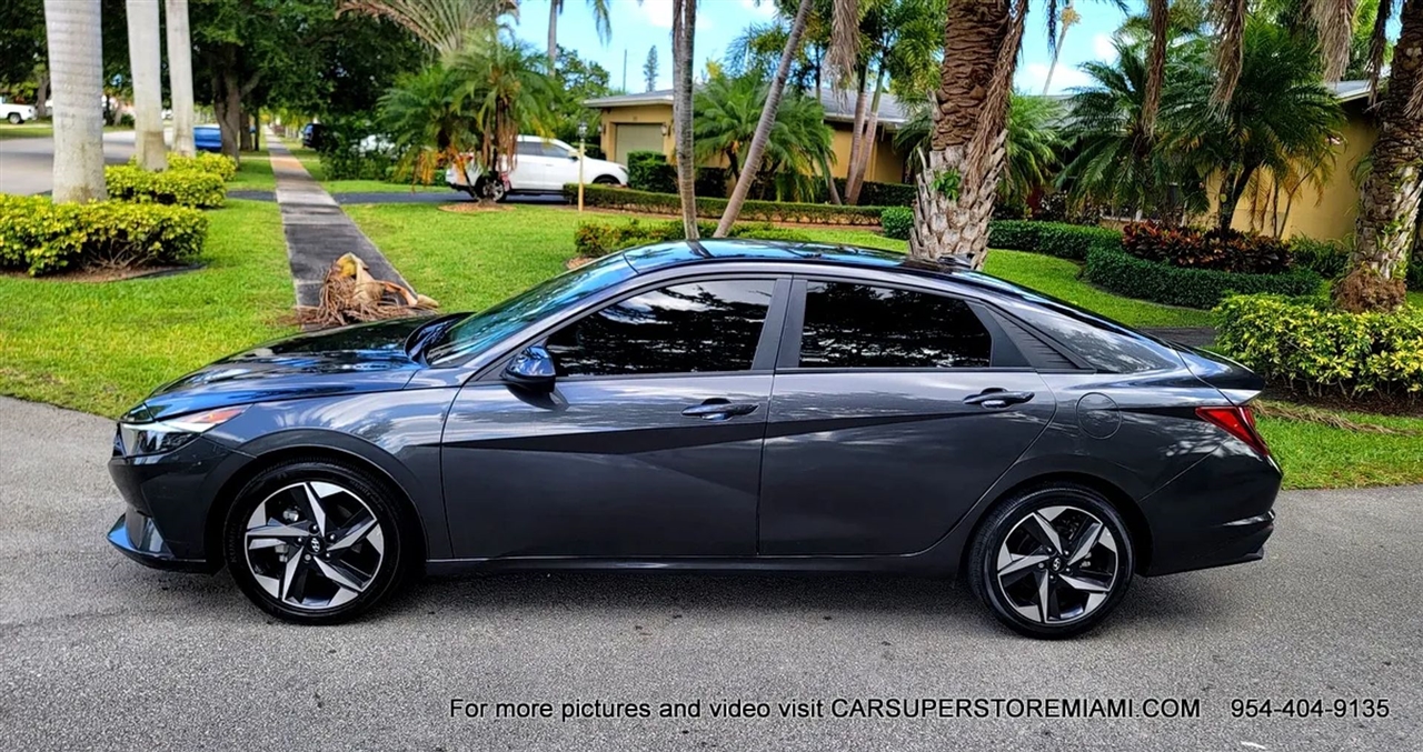 Hyundai Elantra  2023