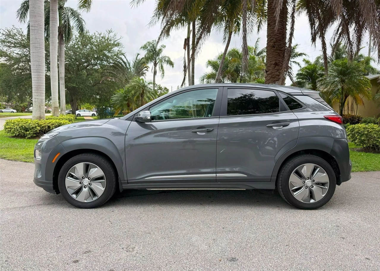 Hyundai Kona EV  2021