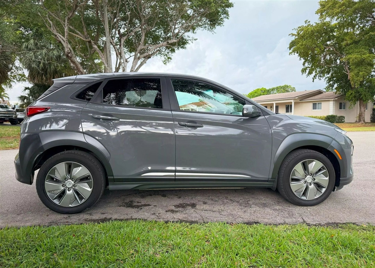 Hyundai Kona EV  2021