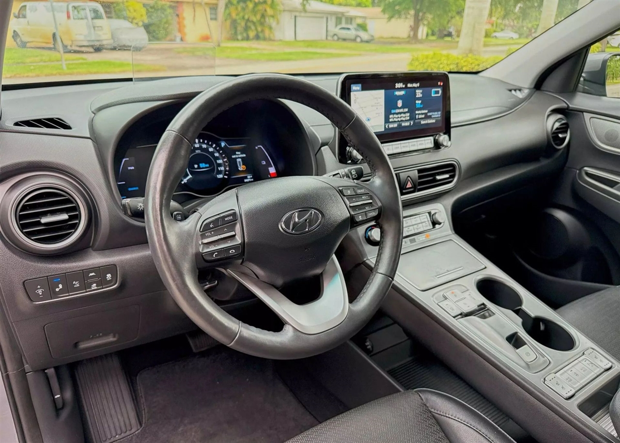 Hyundai Kona EV  2021