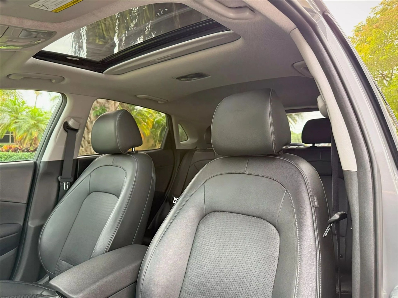 Hyundai Kona EV  2021