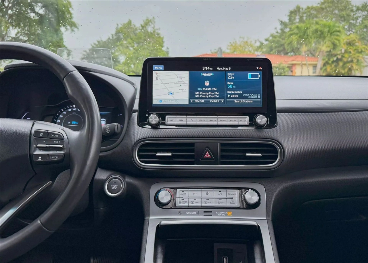 Hyundai Kona EV  2021