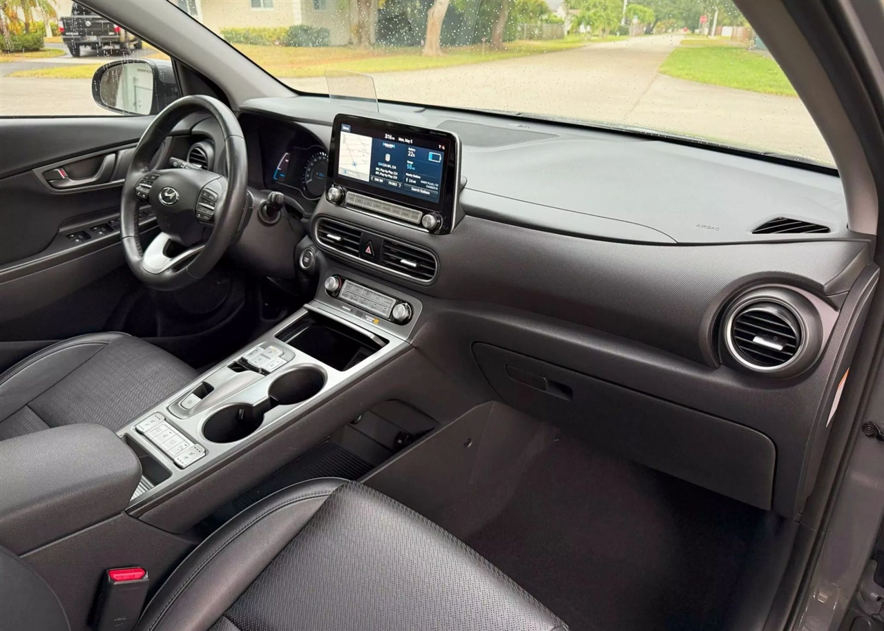 Hyundai Kona EV  2021