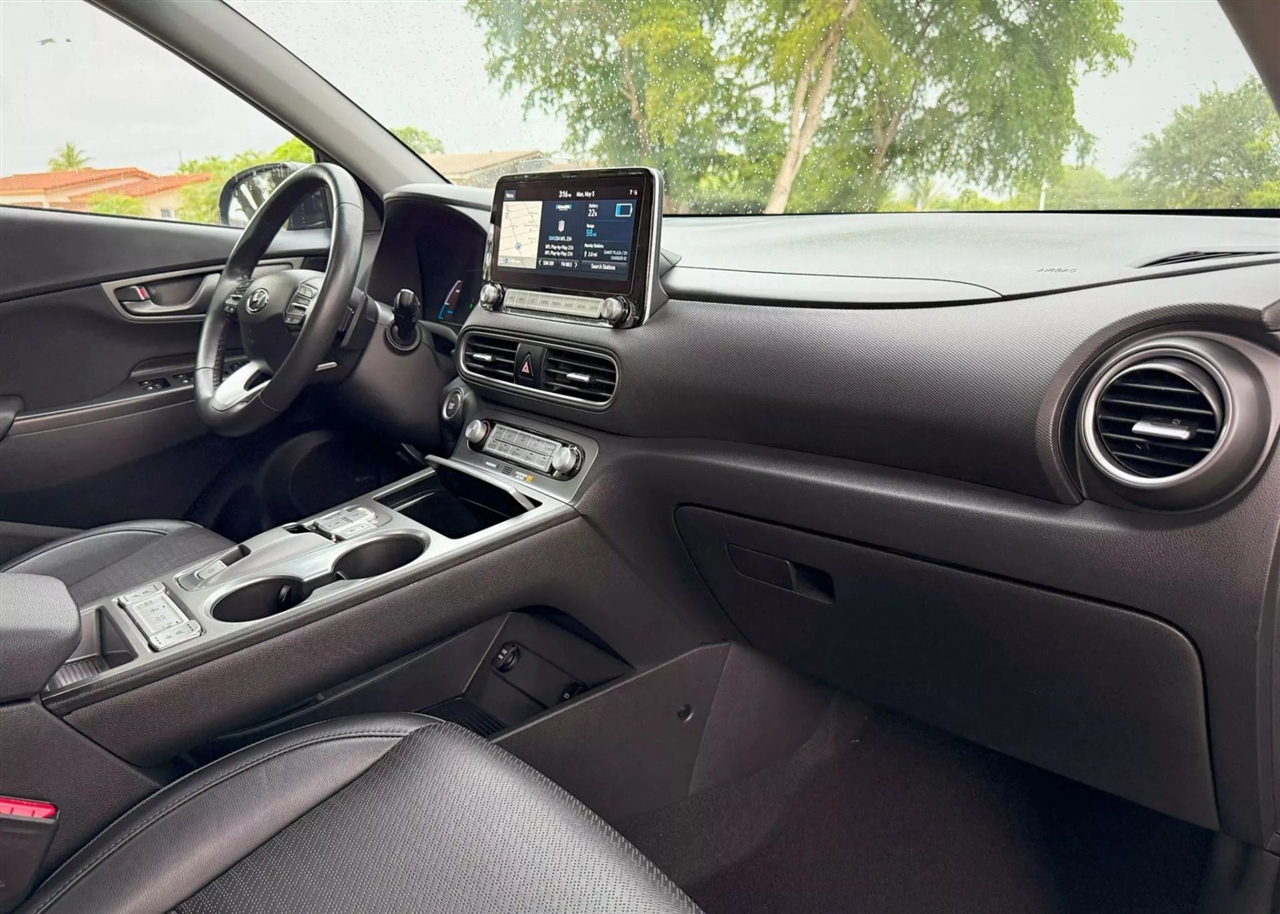 Hyundai Kona EV  2021