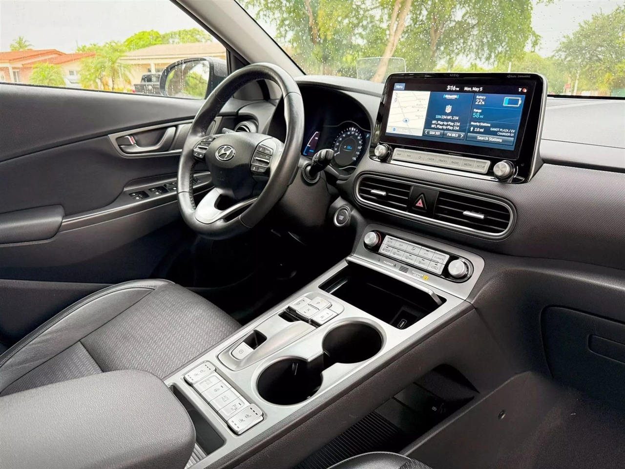 Hyundai Kona EV  2021