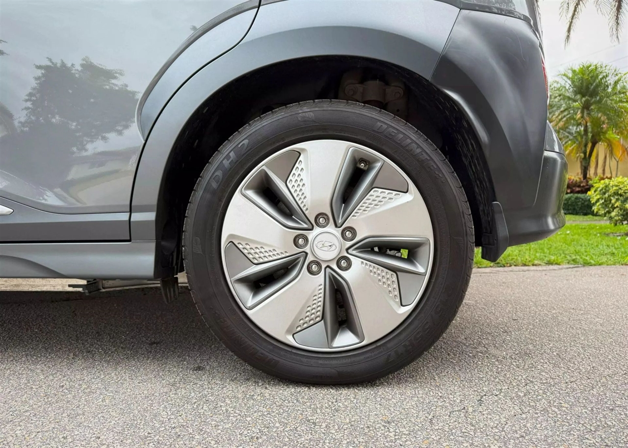 Hyundai Kona EV  2021