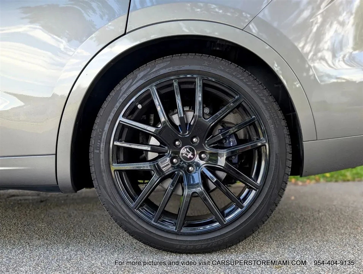 Maserati Levante  2021