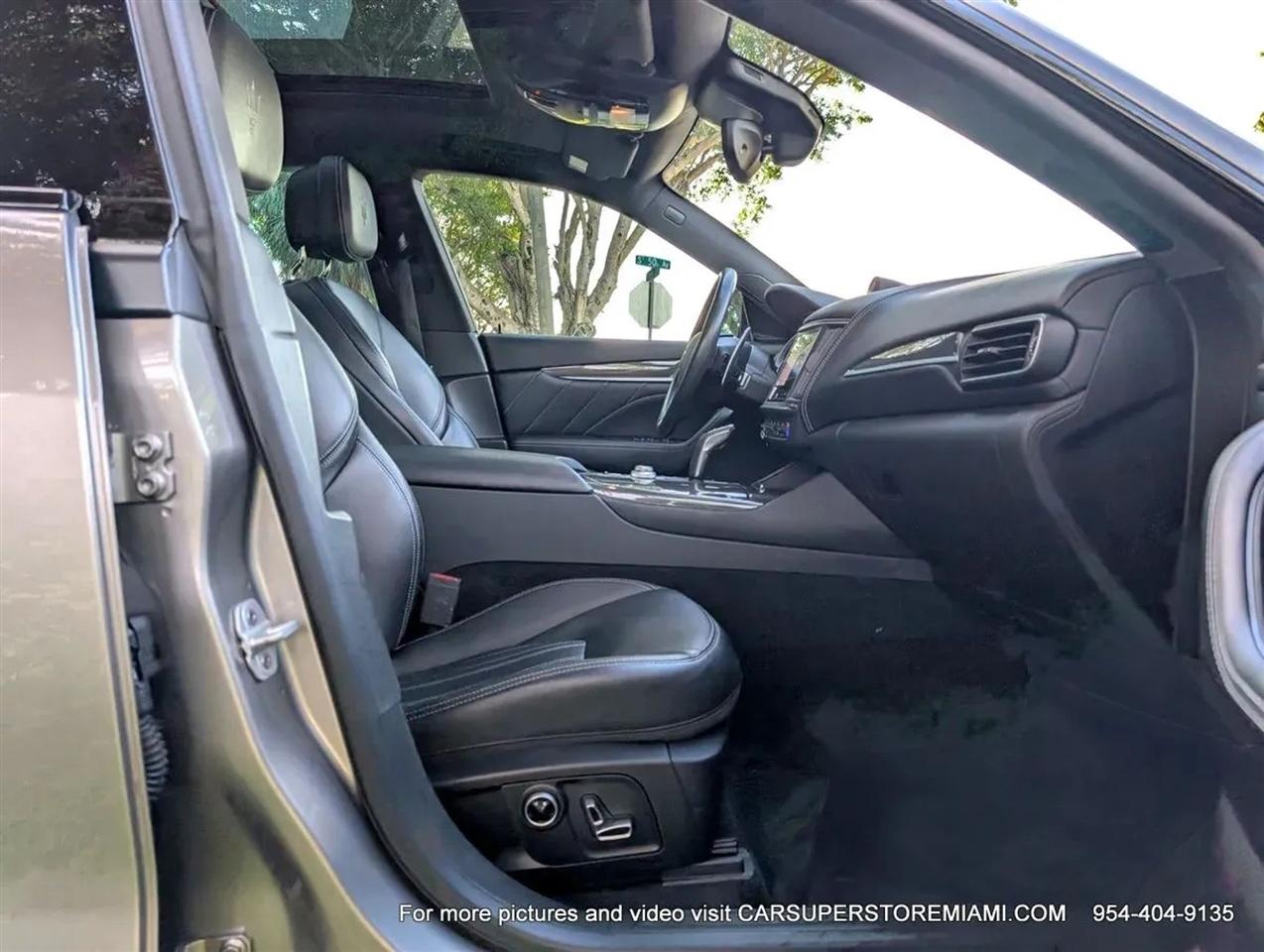 Maserati Levante  2021