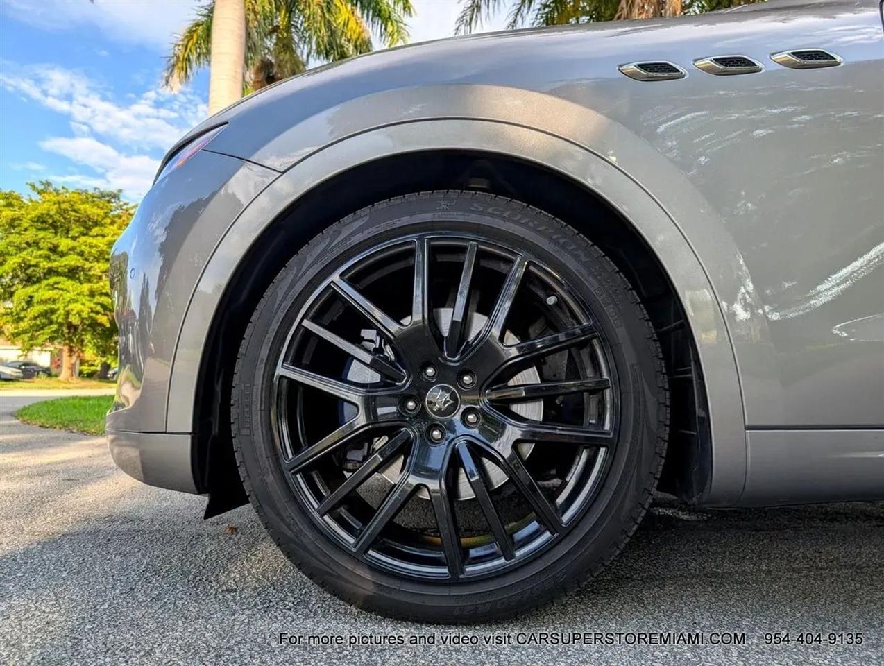 Maserati Levante  2021