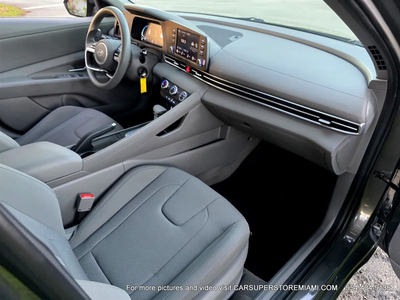 Hyundai Elantra  2024