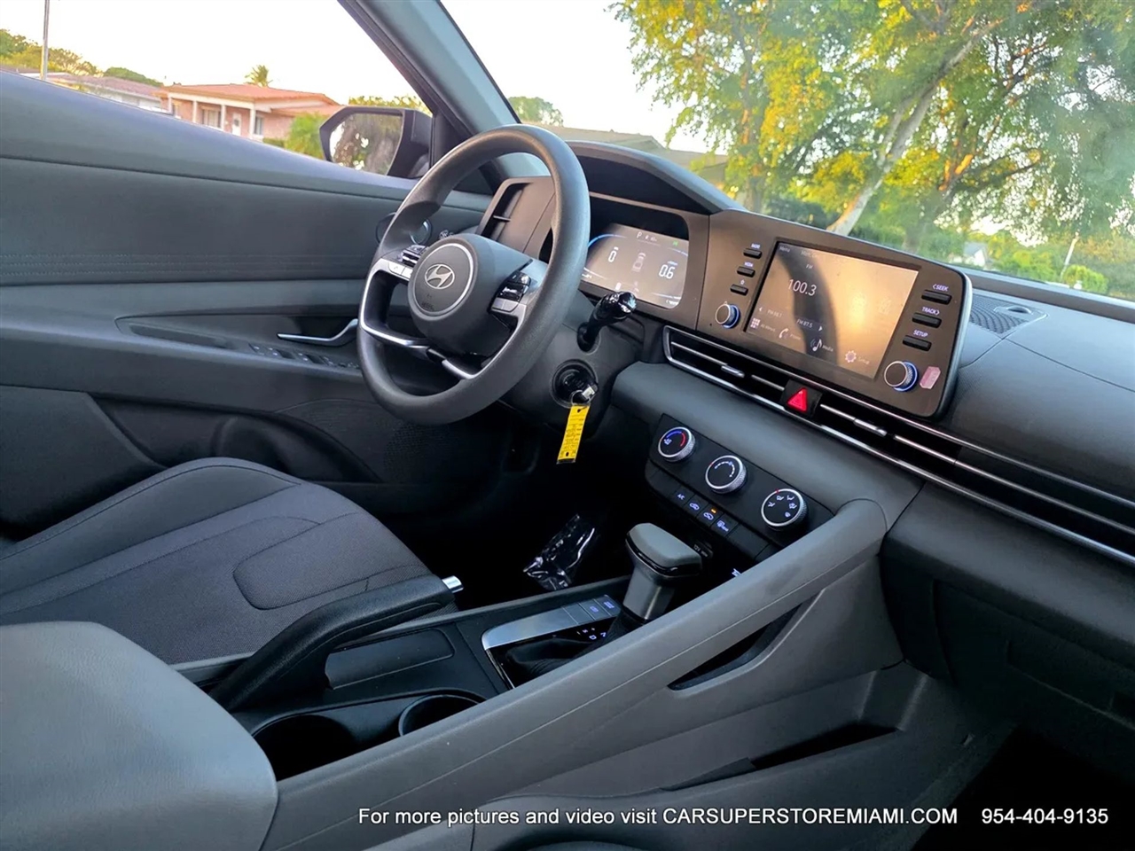 Hyundai Elantra  2024