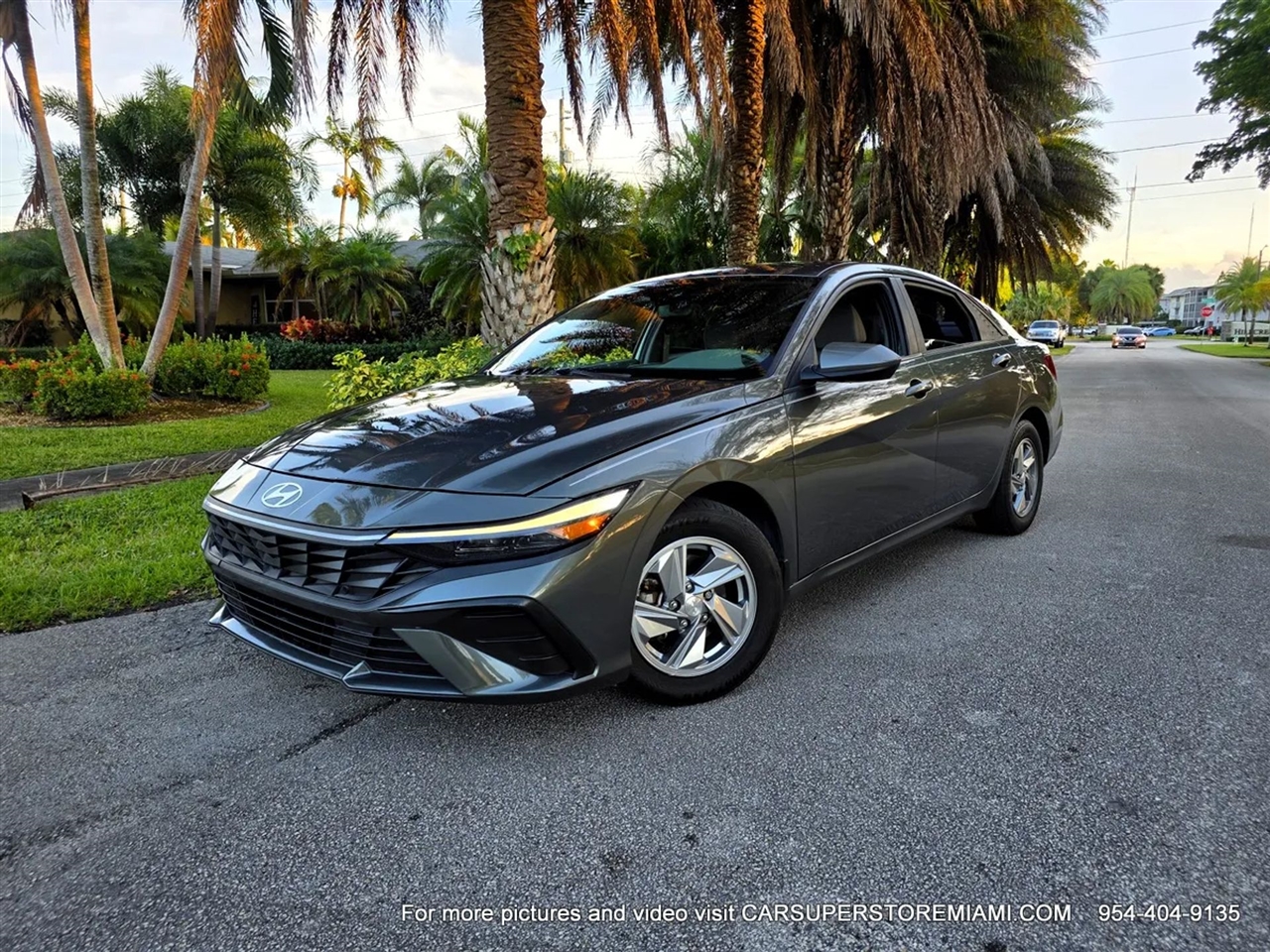 Hyundai Elantra  2024