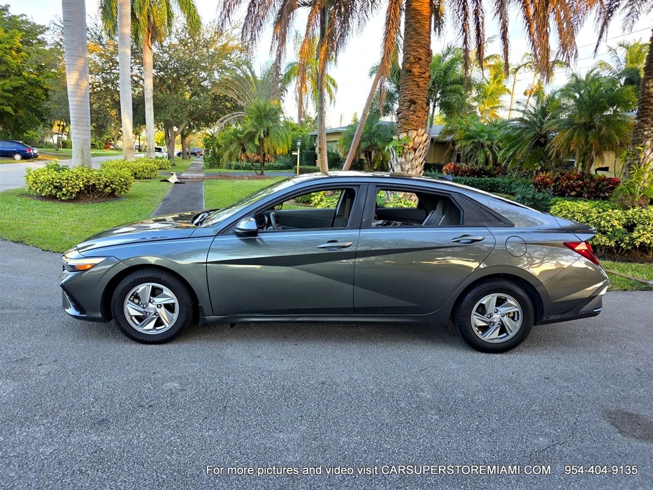 Hyundai Elantra  2024