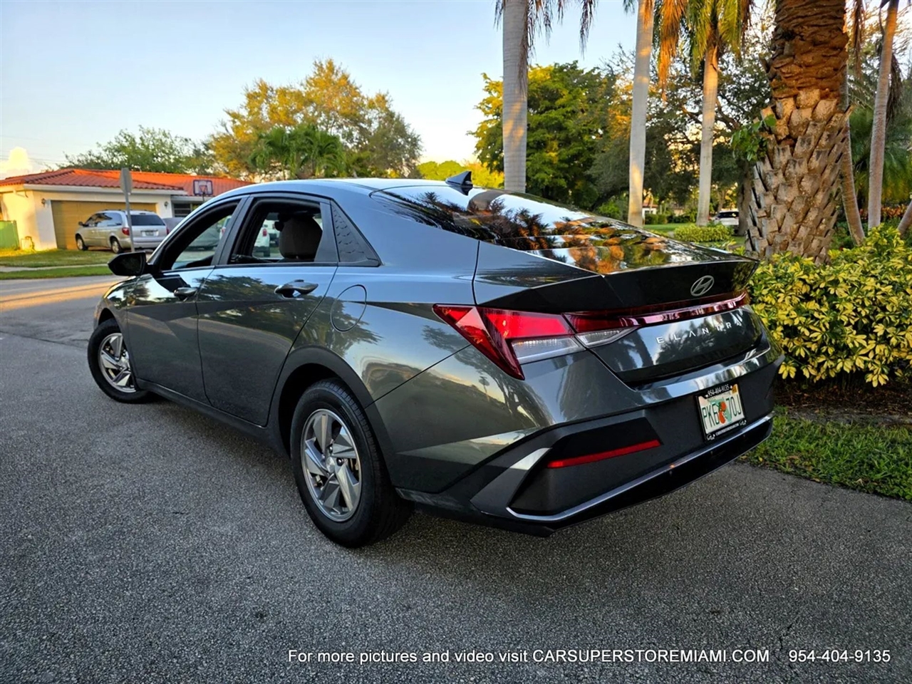 Hyundai Elantra  2024