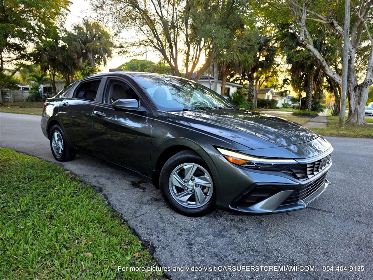 Hyundai Elantra  2024