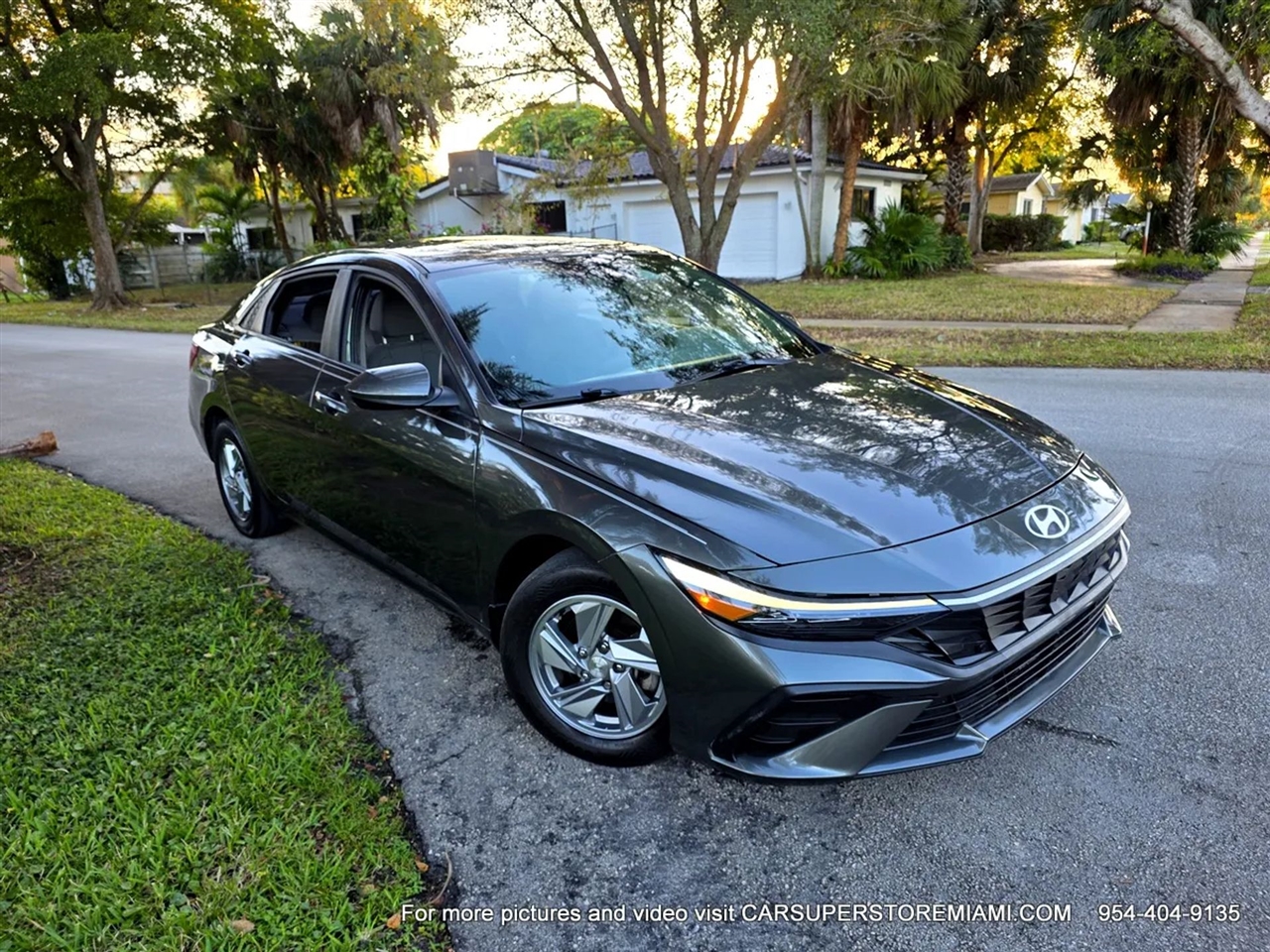 Hyundai Elantra  2024