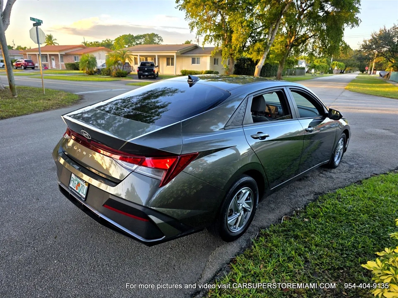 Hyundai Elantra  2024