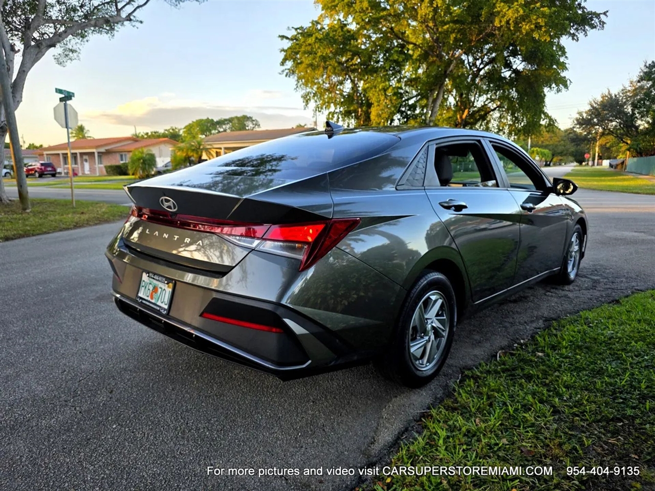 Hyundai Elantra  2024