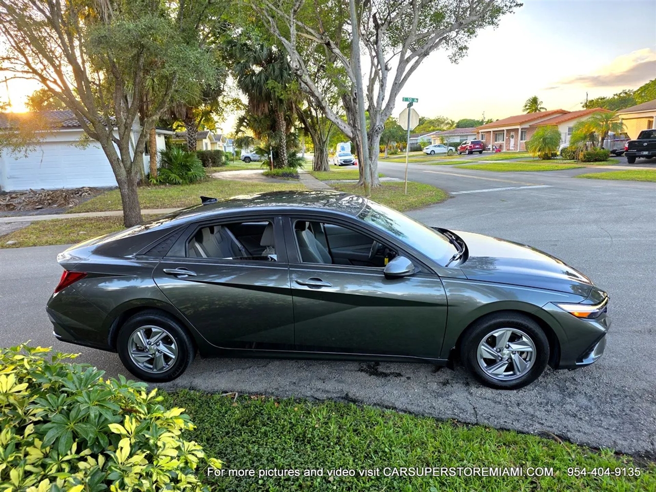 Hyundai Elantra  2024