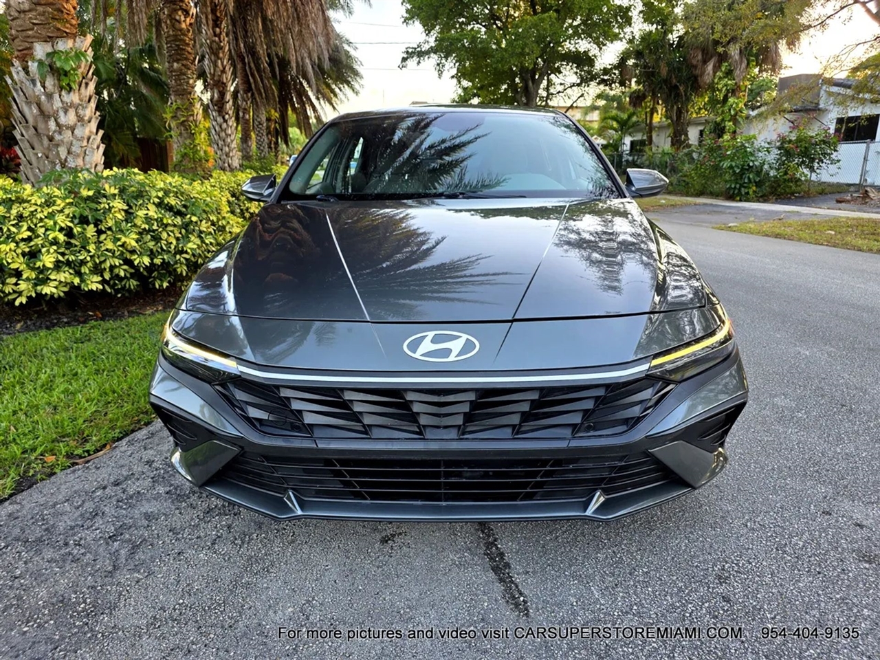 Hyundai Elantra  2024