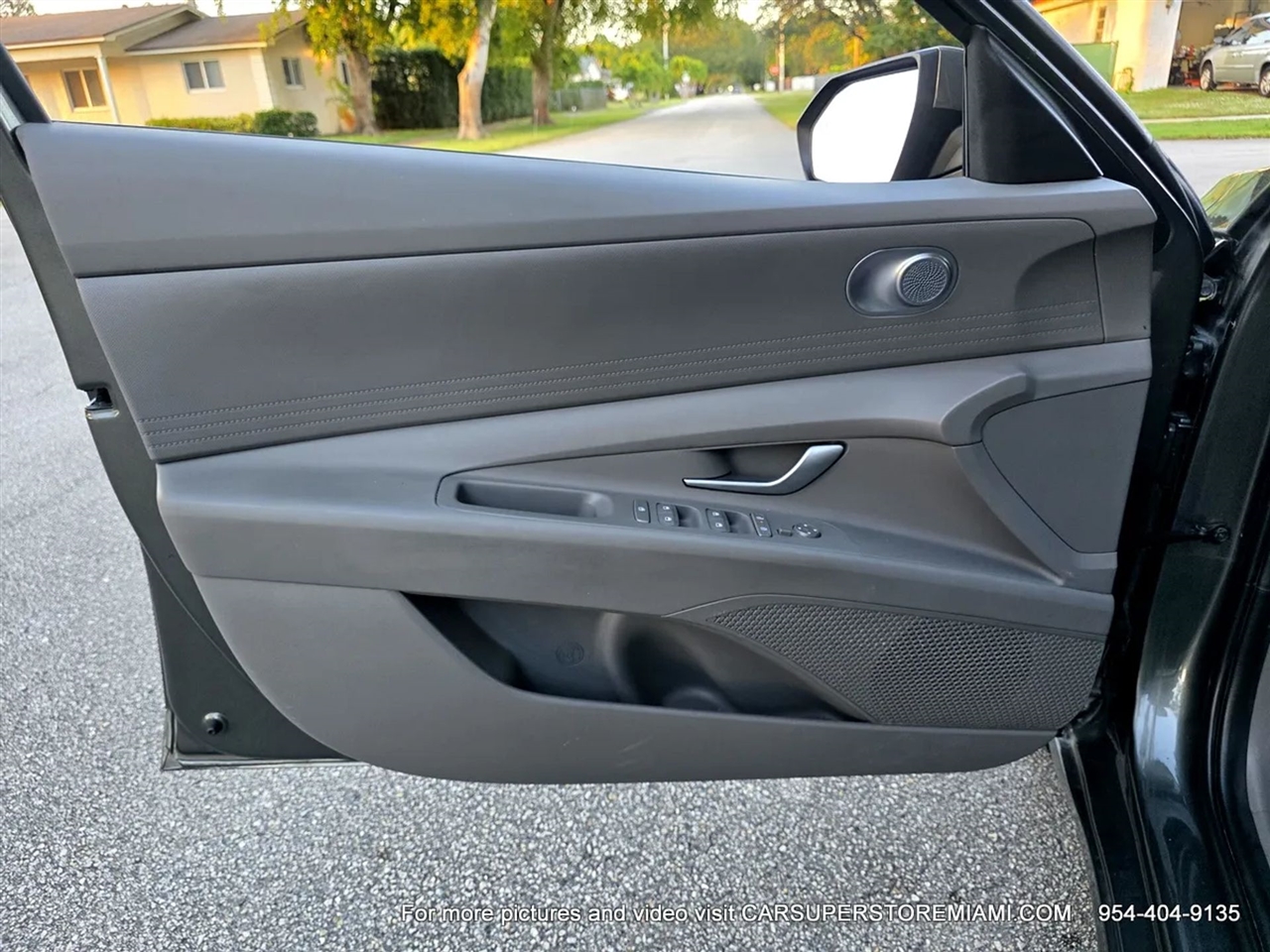 Hyundai Elantra  2024