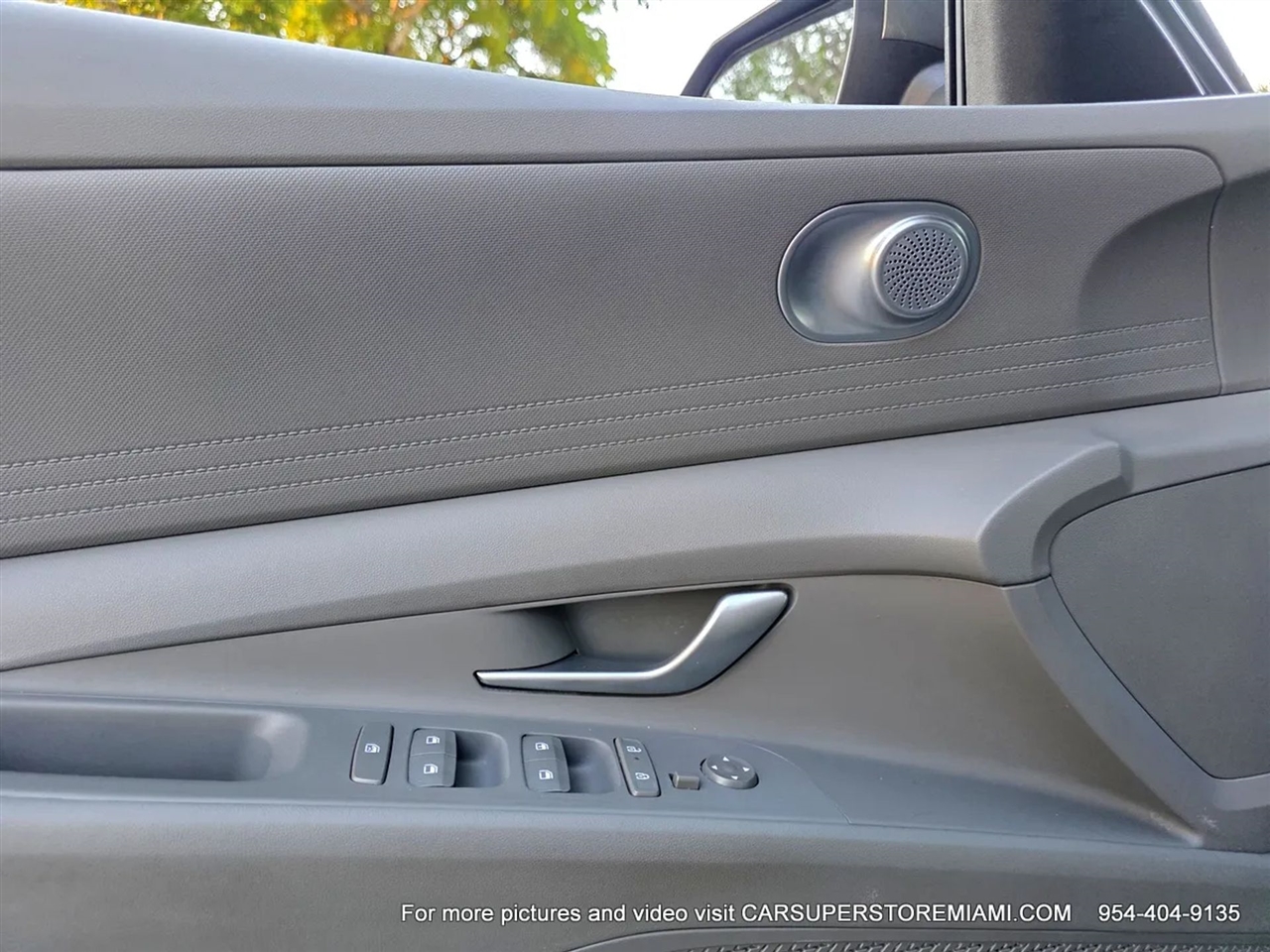 Hyundai Elantra  2024