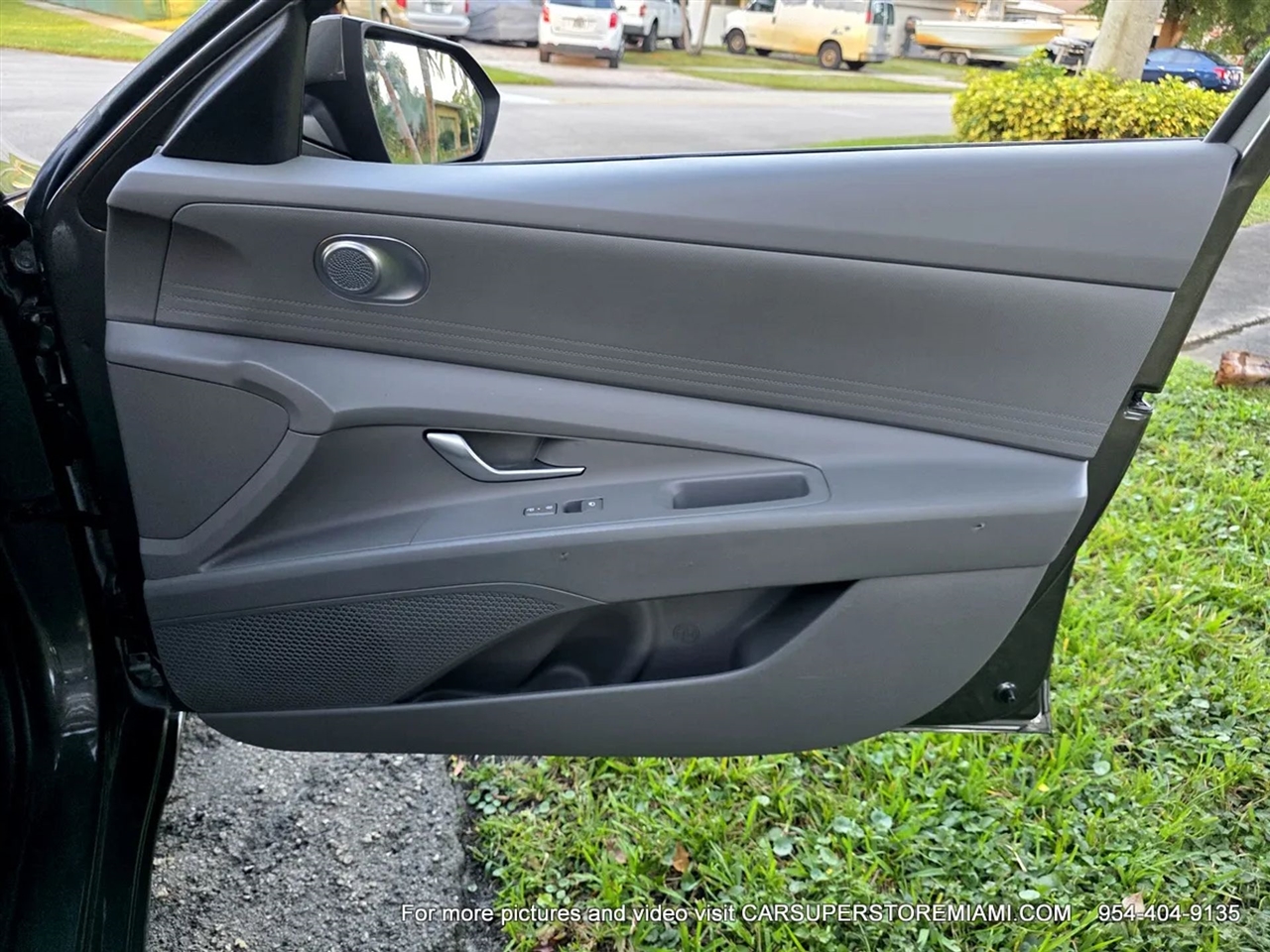 Hyundai Elantra  2024