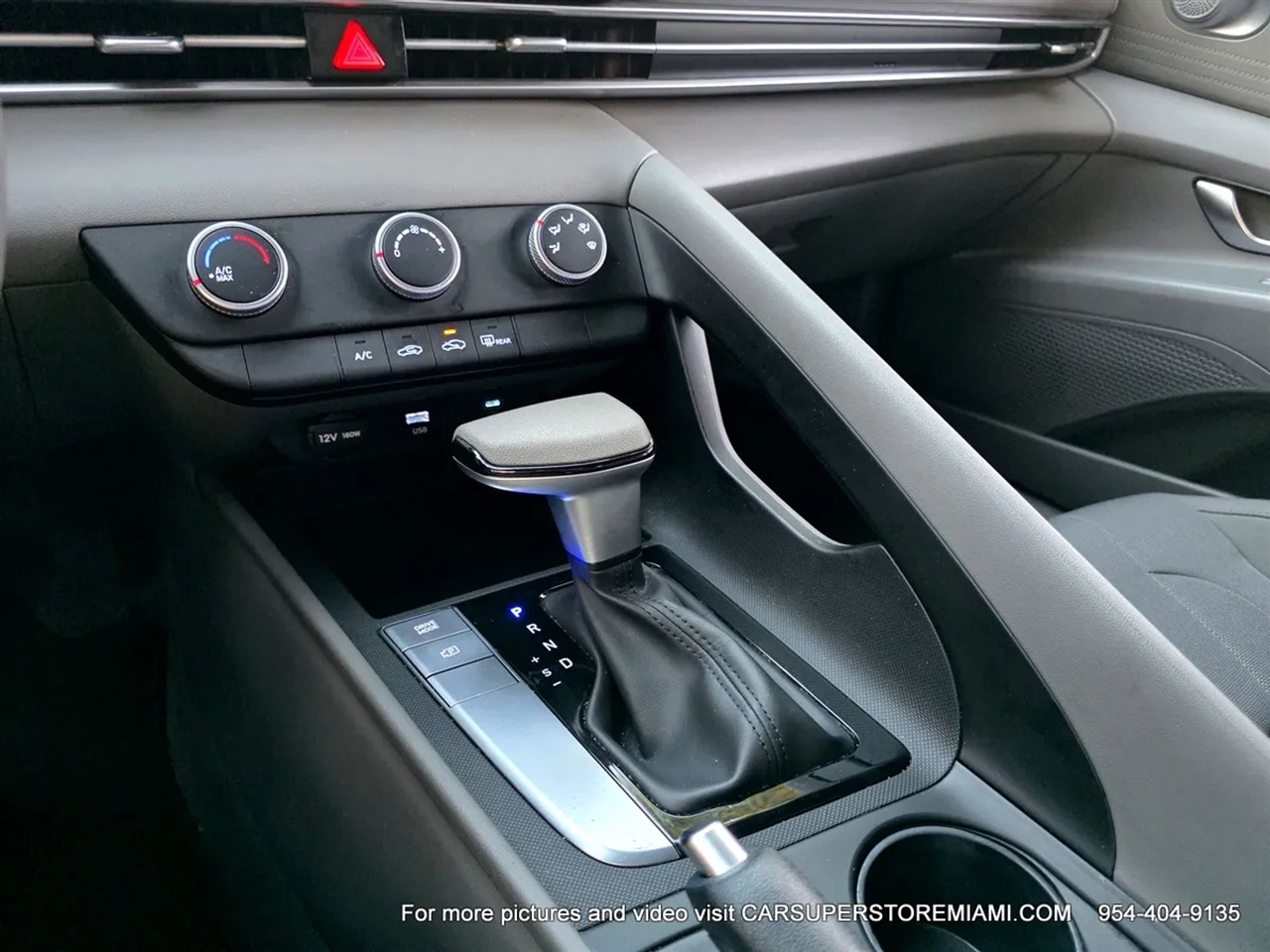 Hyundai Elantra  2024