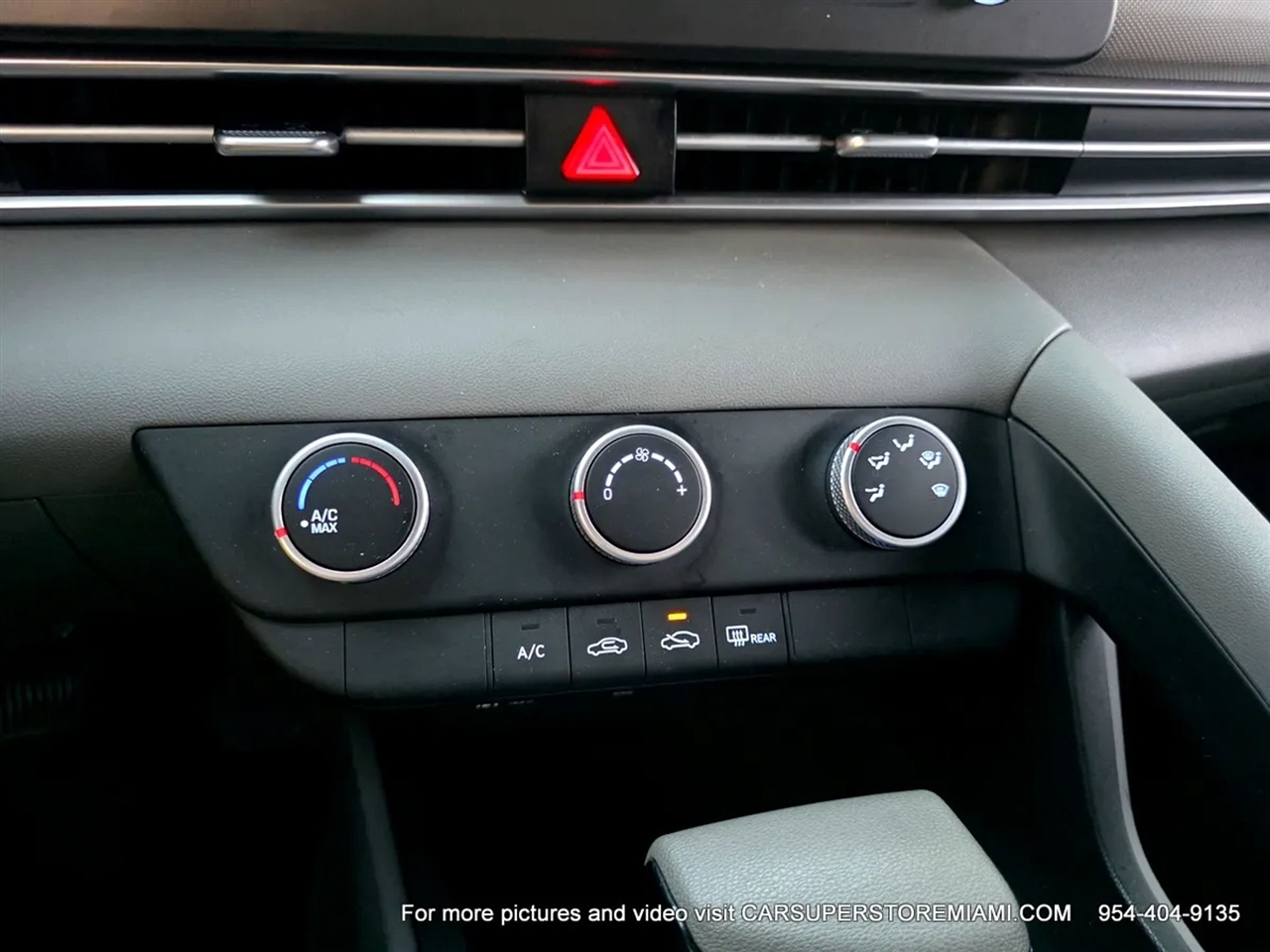 Hyundai Elantra  2024