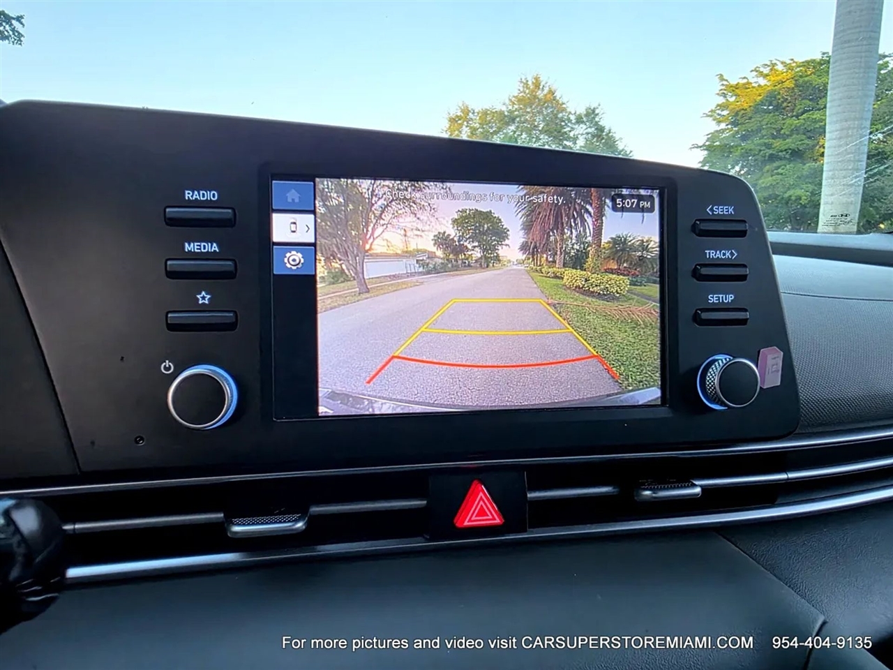 Hyundai Elantra  2024