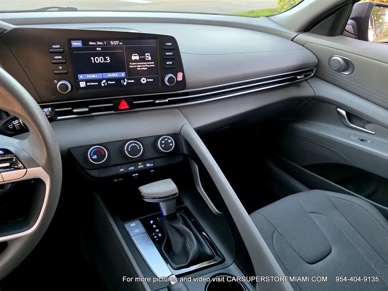 Hyundai Elantra  2024