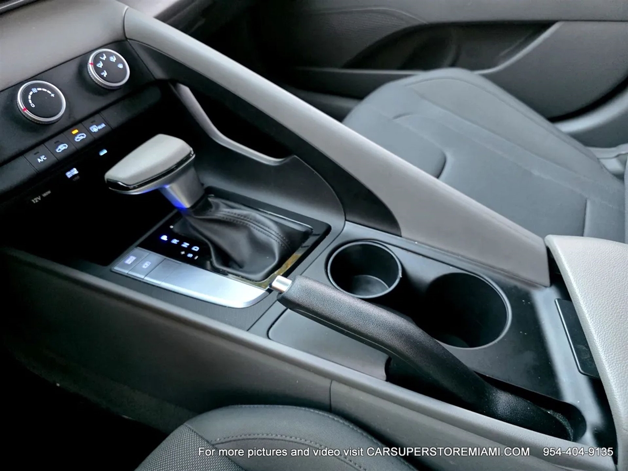 Hyundai Elantra  2024