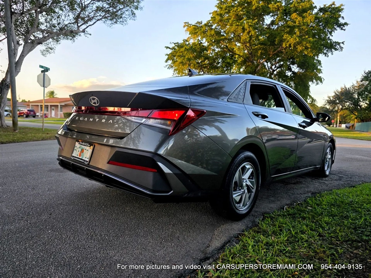 Hyundai Elantra  2024