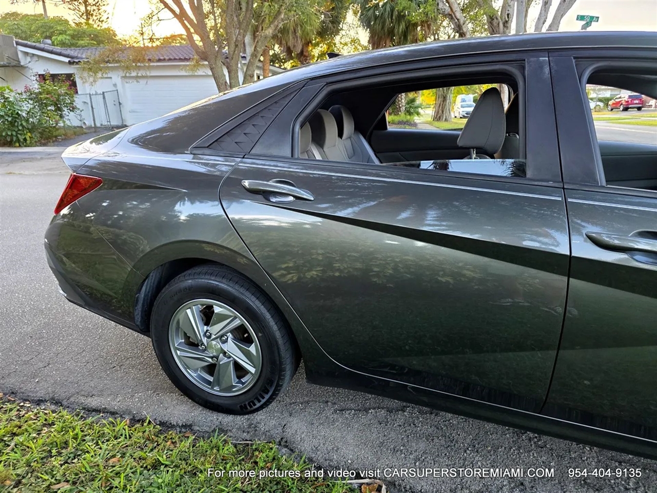 Hyundai Elantra  2024