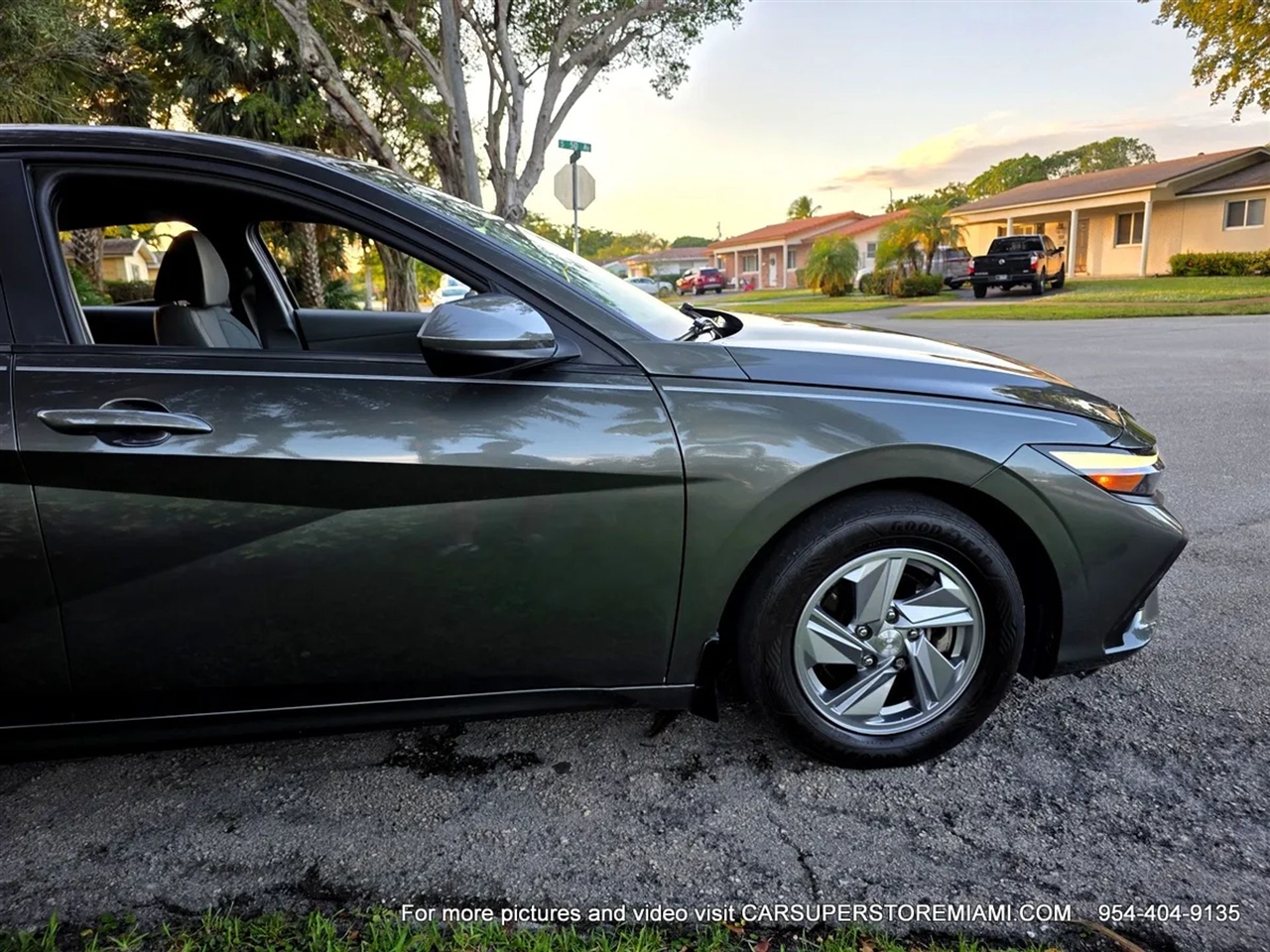 Hyundai Elantra  2024