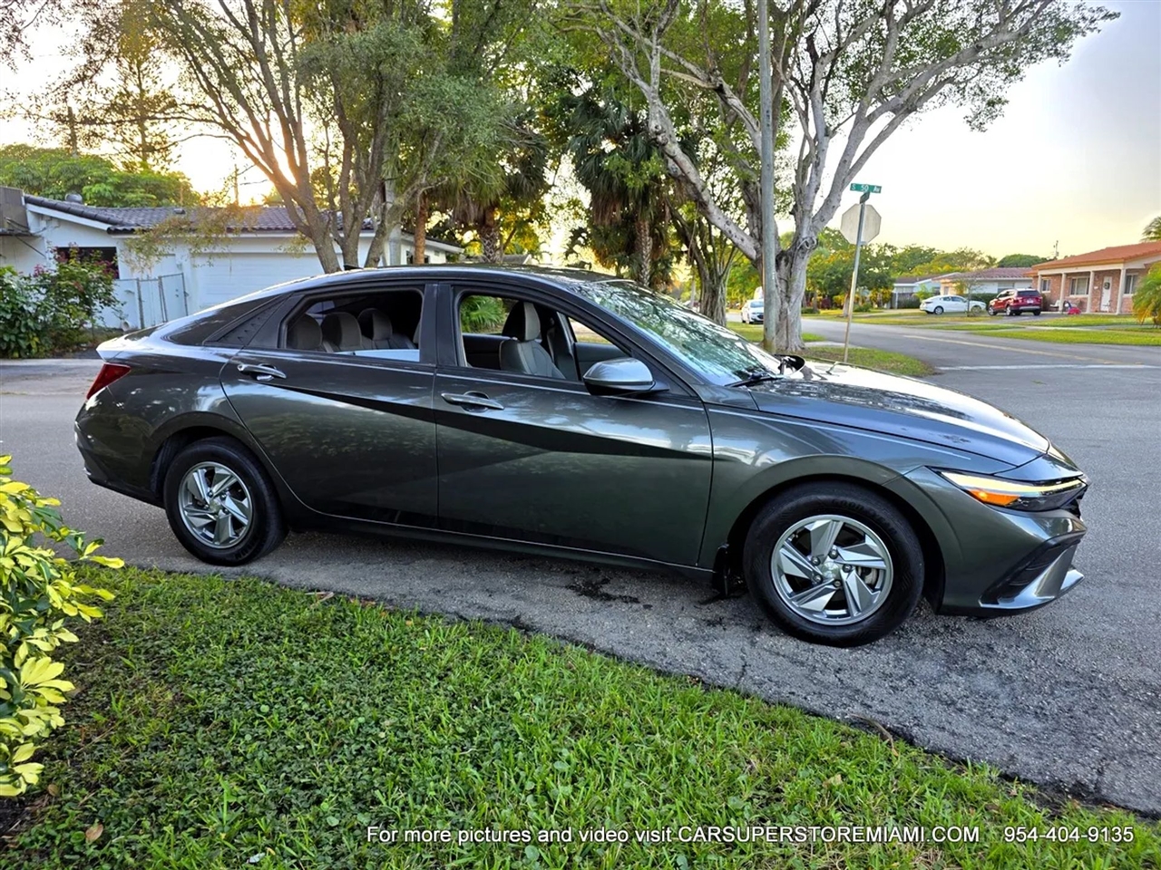 Hyundai Elantra  2024