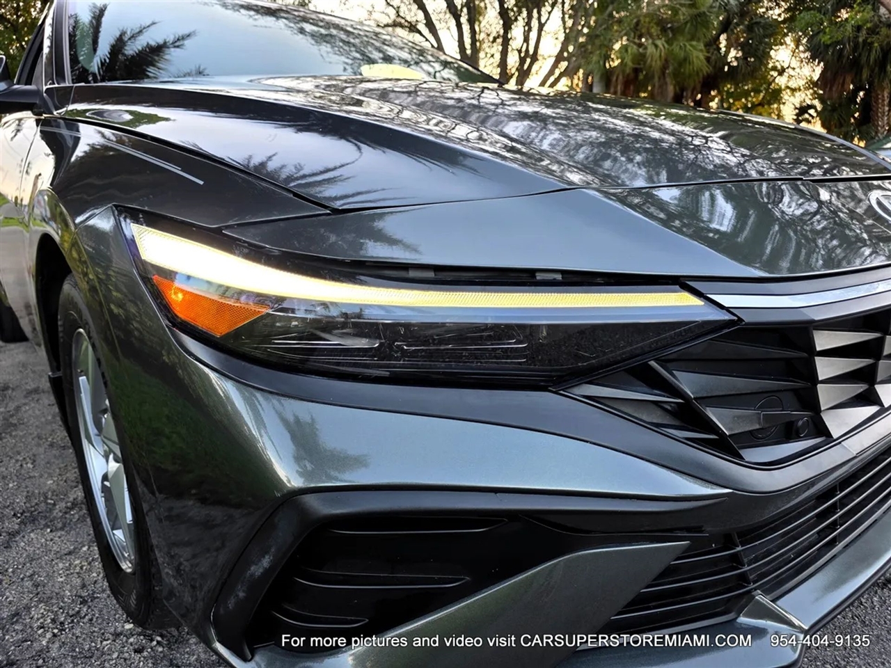 Hyundai Elantra  2024